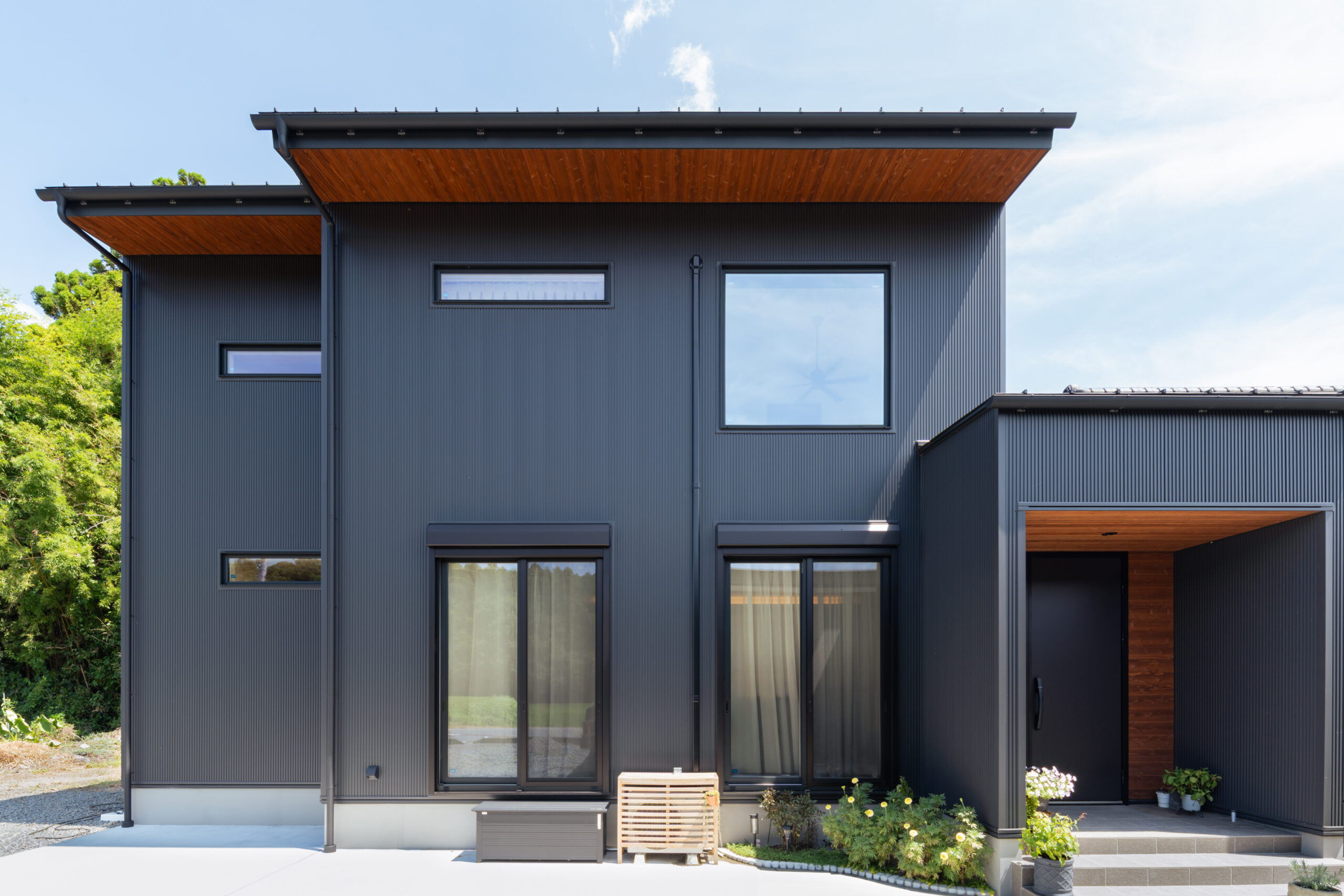 猫と暮らす2階建ての家の外観