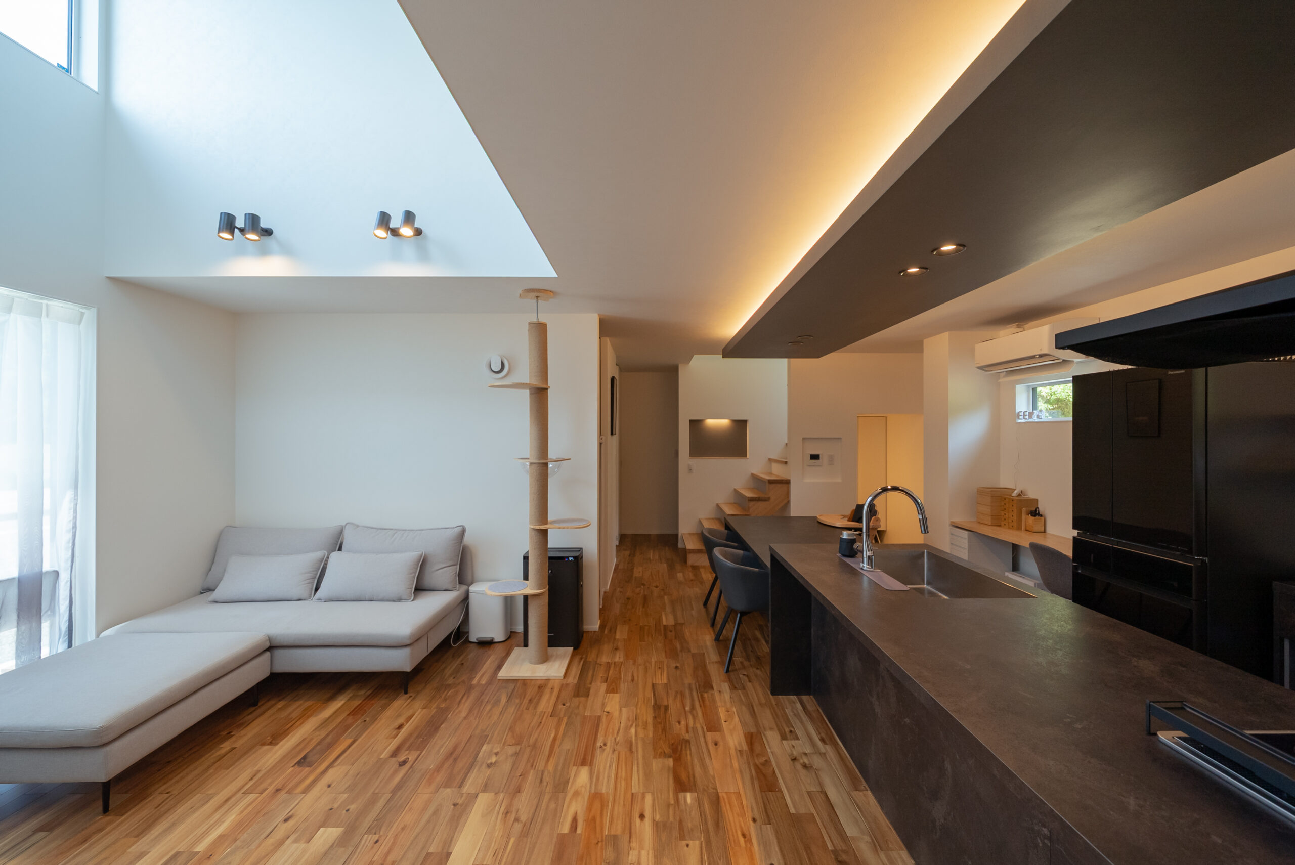 猫の動線を考慮した奥行きのあるLDK