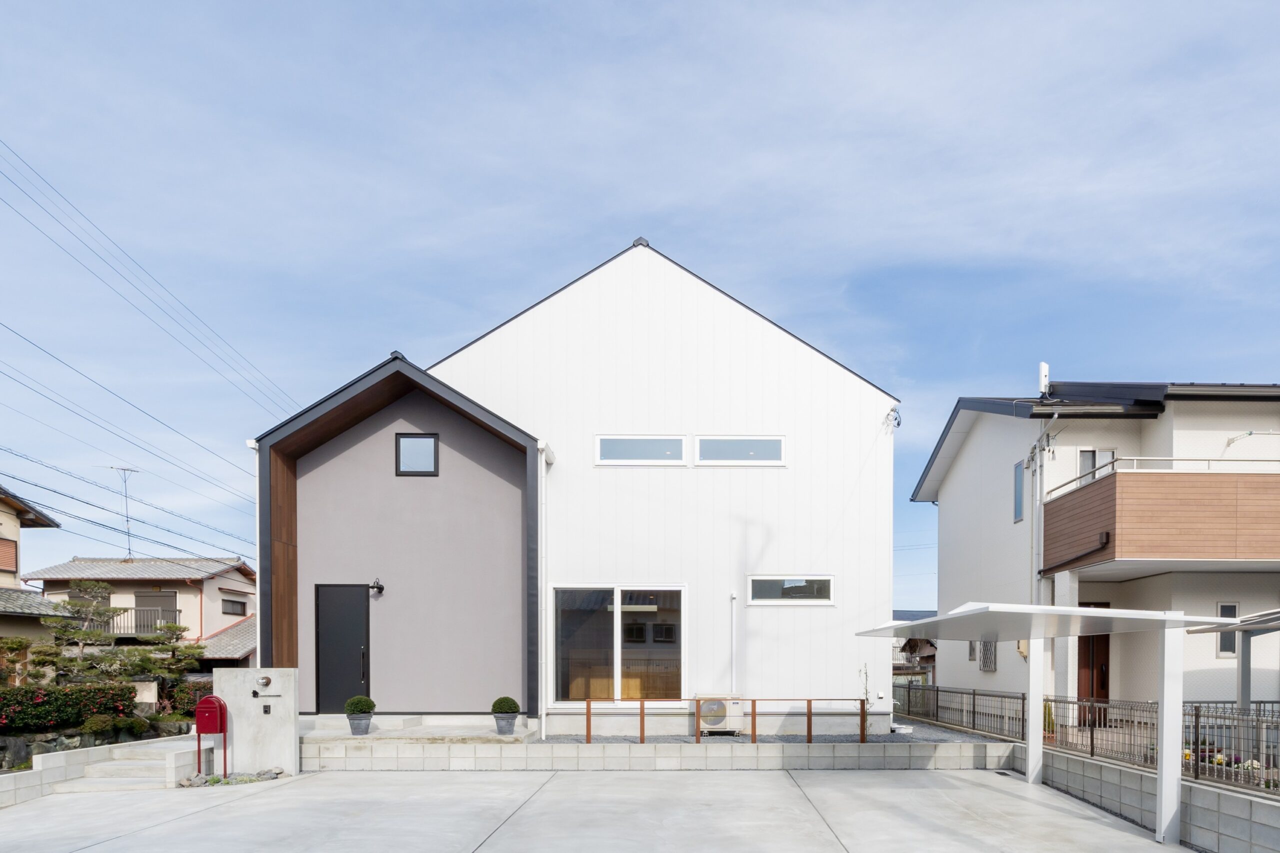 三角屋根のナチュラルハウス